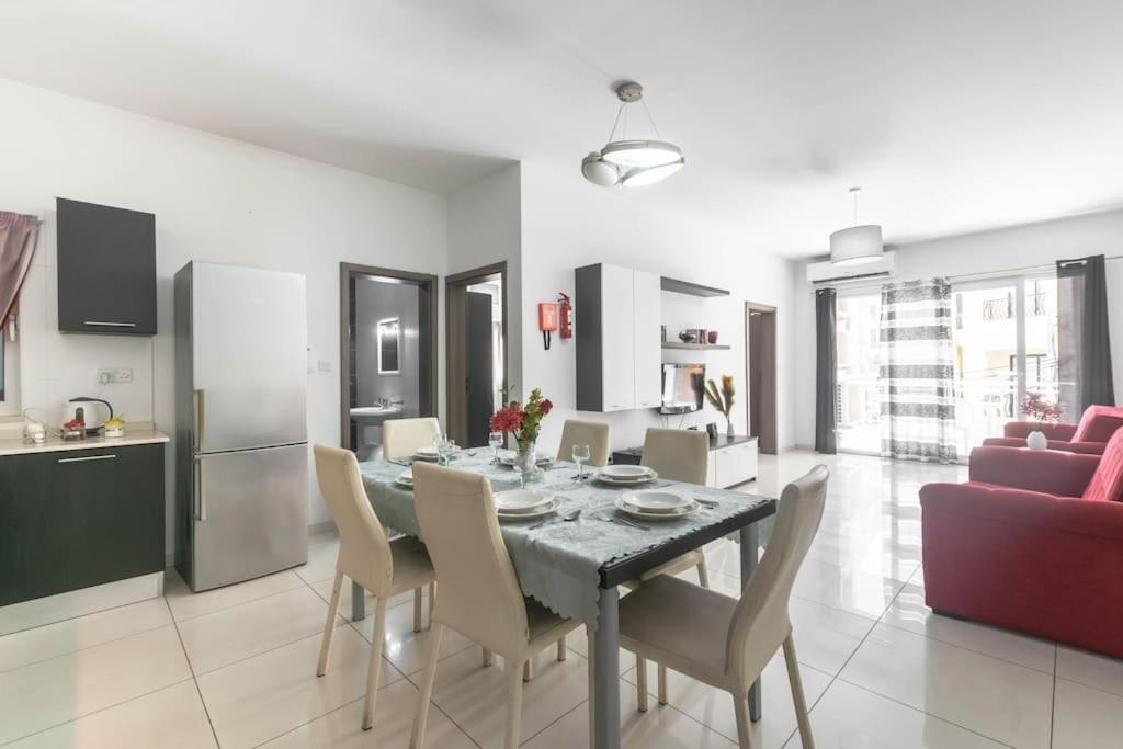 Modern Apt. Close To The Square セント・ポールズ・ベイ エクステリア 写真