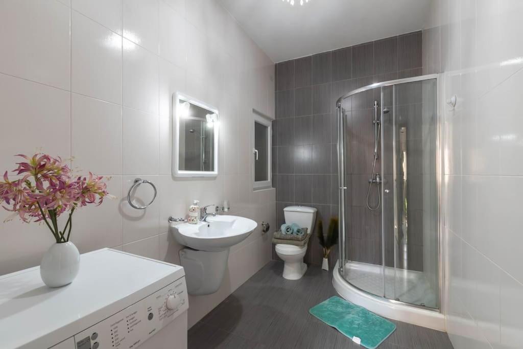 Modern Apt. Close To The Square セント・ポールズ・ベイ エクステリア 写真