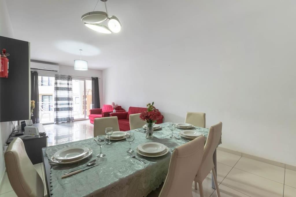 Modern Apt. Close To The Square セント・ポールズ・ベイ エクステリア 写真