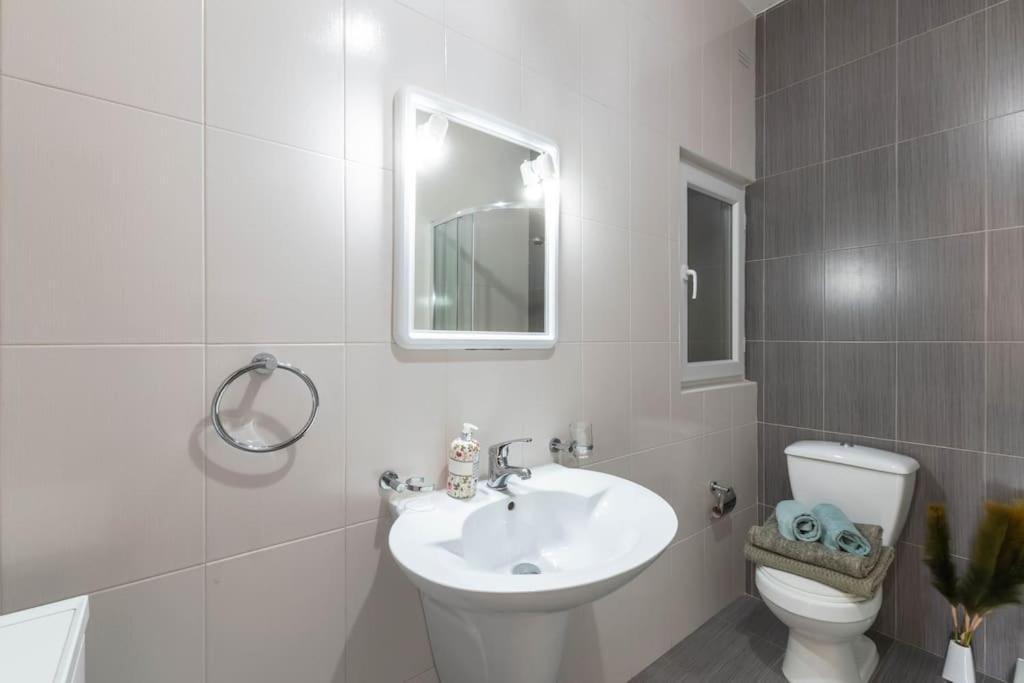 Modern Apt. Close To The Square セント・ポールズ・ベイ エクステリア 写真