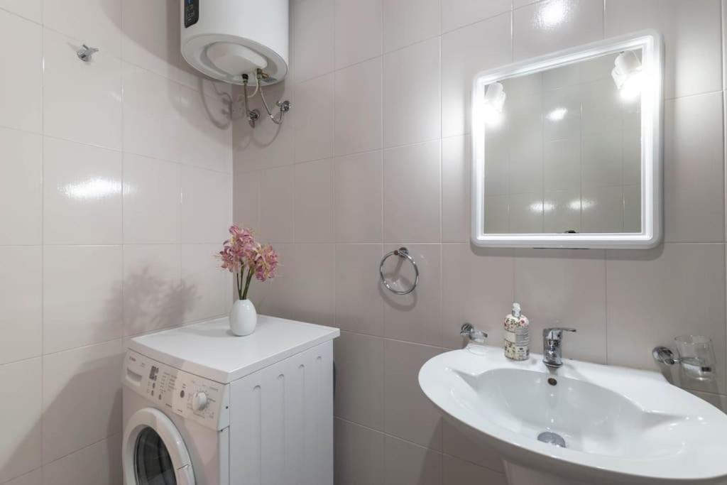 Modern Apt. Close To The Square セント・ポールズ・ベイ エクステリア 写真
