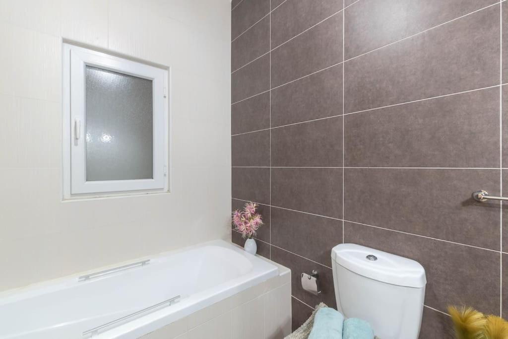 Modern Apt. Close To The Square セント・ポールズ・ベイ エクステリア 写真